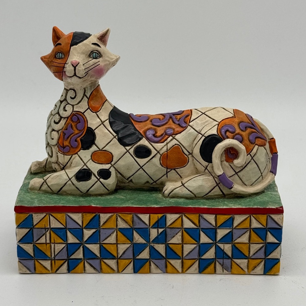 2005 Jim Shore Heartwood Creek Calliope Calico Cat Figurine 4004863 Quilt Base